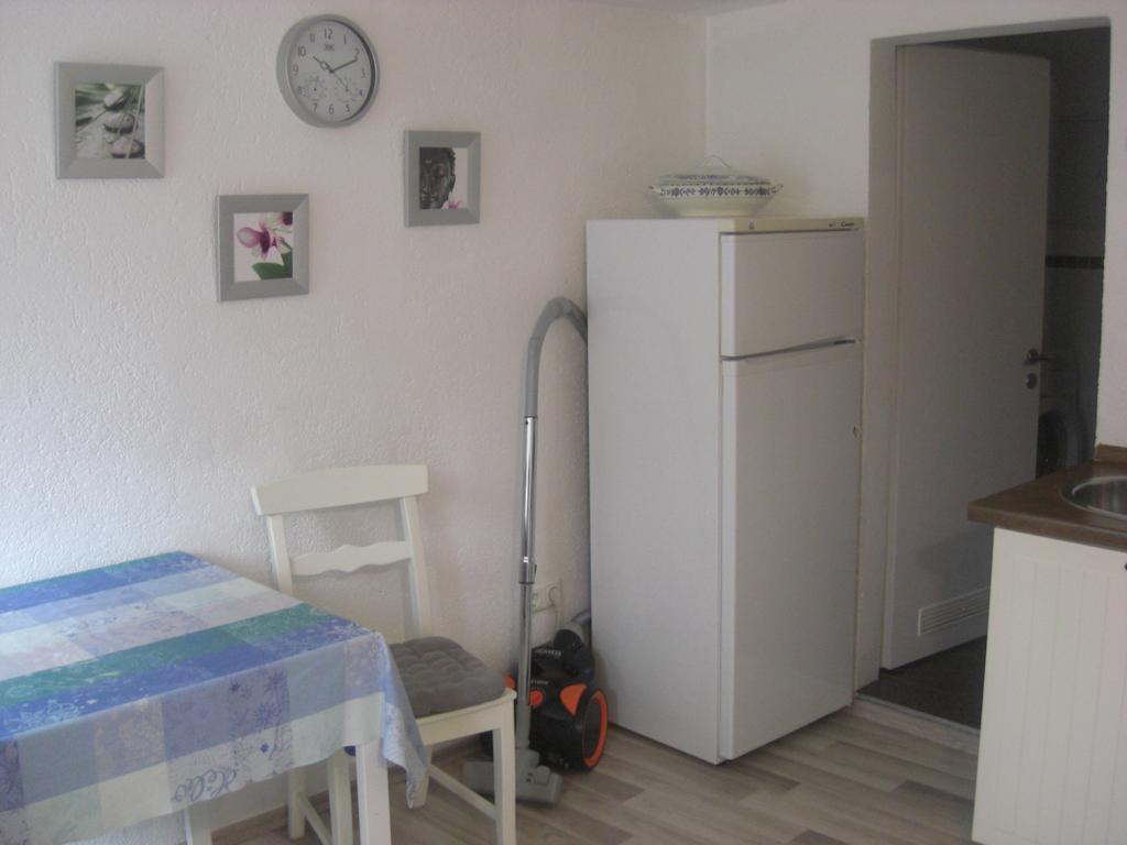 Unterkunft Fuer Arbeiter Und Monteure Gräfrath Стая снимка